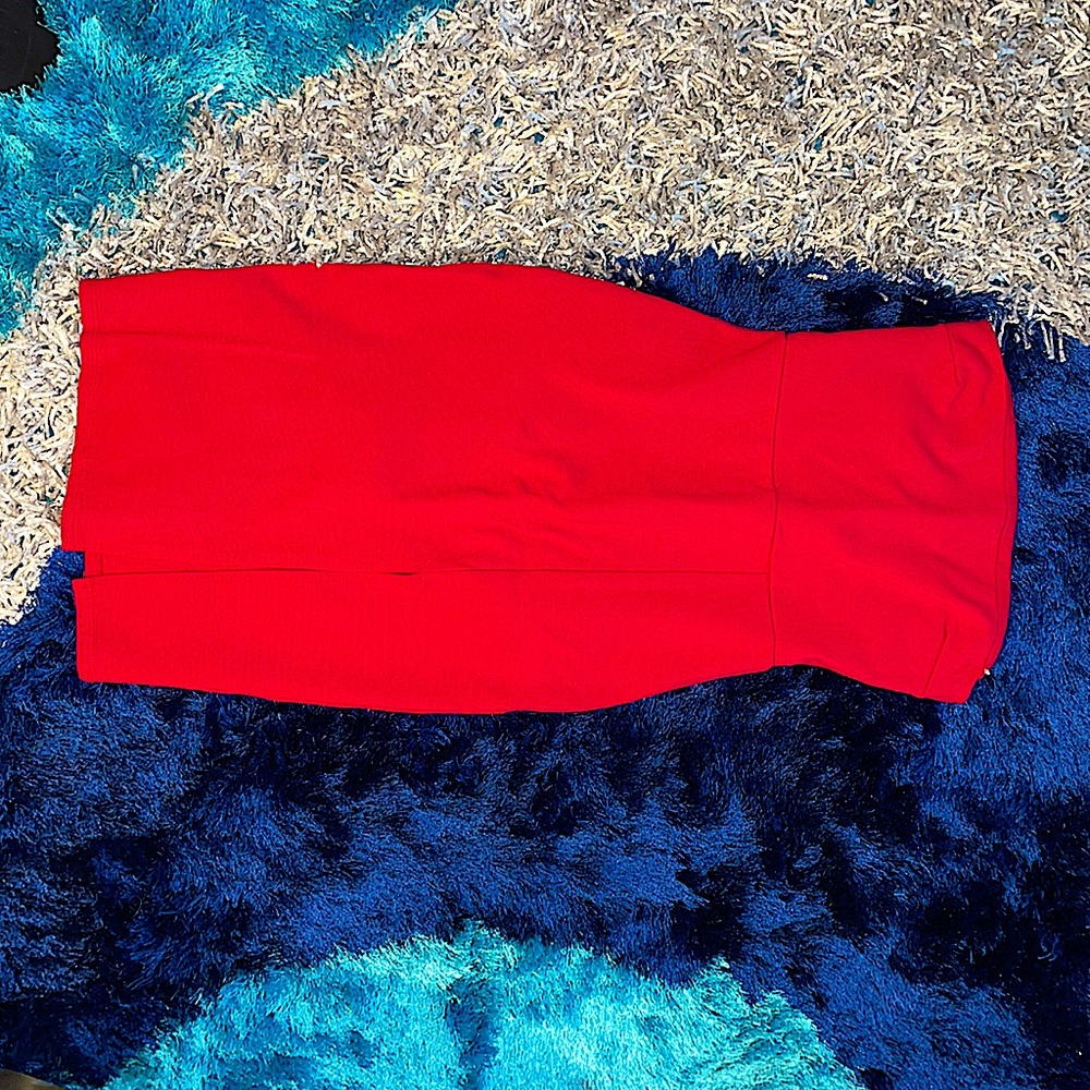 Bodycon strapless red dress